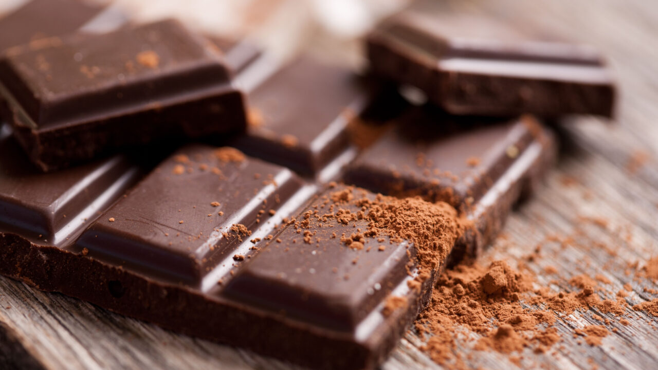 Chocolate bars with cocoa.